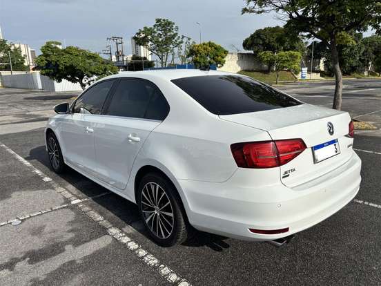 VOLKSWAGEN-JETTA-2015