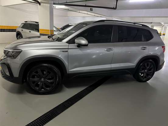 VOLKSWAGEN-TAOS-2023