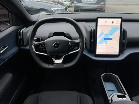 VOLVO-EX30-2024