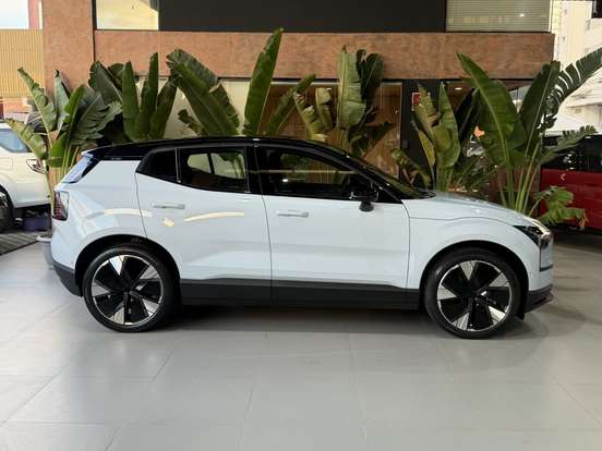 VOLVO-EX30-2024