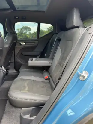 VOLVO-EX40-2024