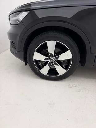 VOLVO-XC40-2018