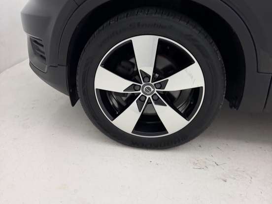 VOLVO-XC40-2.0 T5 GASOLINA MOMENTUM AWD GEARTRONIC VOLVO-XC40-2018