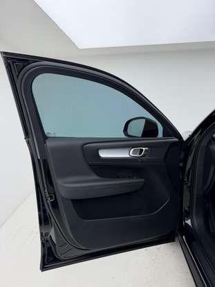 VOLVO-XC40-2018