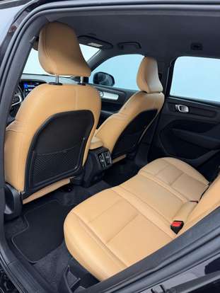 VOLVO-XC40-2018