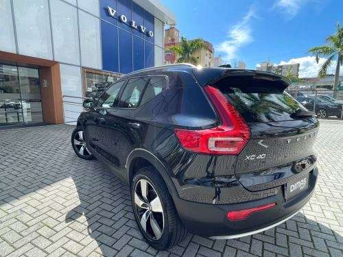 VOLVO-XC40-2018