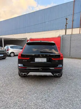 VOLVO-XC60-2020