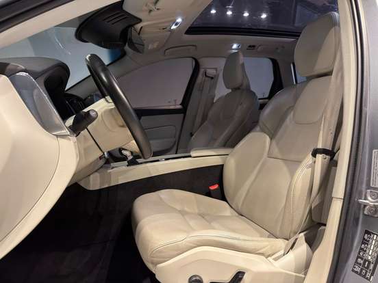 VOLVO-XC60-2.0 T5 GASOLINA MOMENTUM AWD GEARTRONIC VOLVO-XC60-2020