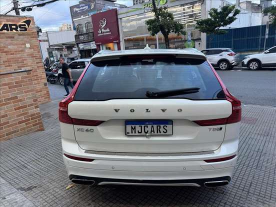 VOLVO-XC60-2.0 T5 GASOLINA R-DESIGN AWD GEARTRONIC VOLVO-XC60-2017