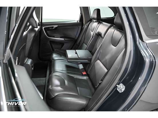 VOLVO-XC60-2016