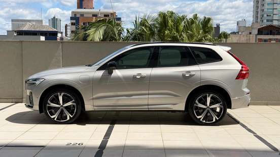 VOLVO-XC60-2022