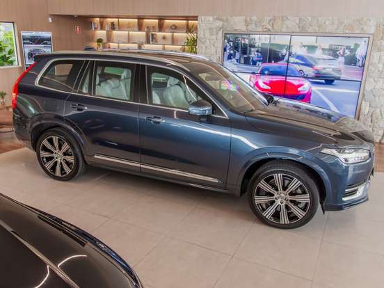 VOLVO-XC90-2020