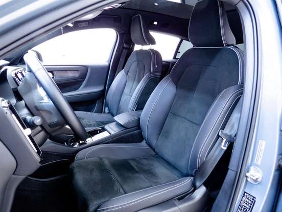 VOLVO-C40-2022
