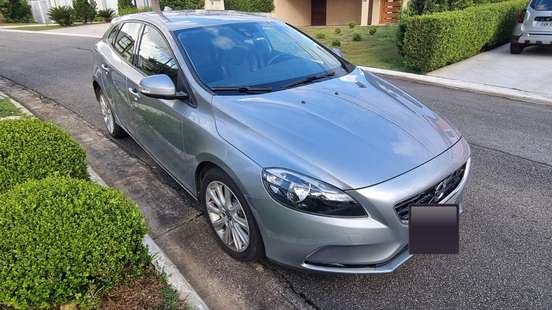 VOLVO-V40-2016