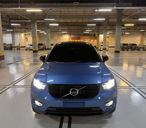 VOLVO-XC40-2019