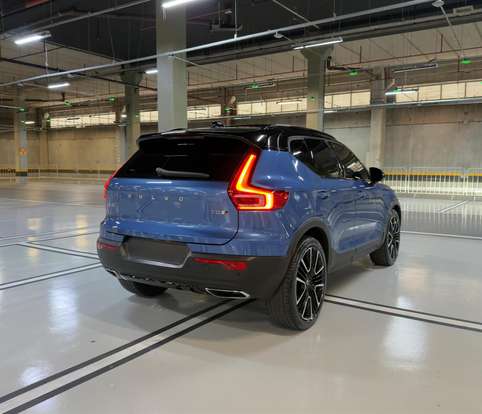 VOLVO-XC40-2019