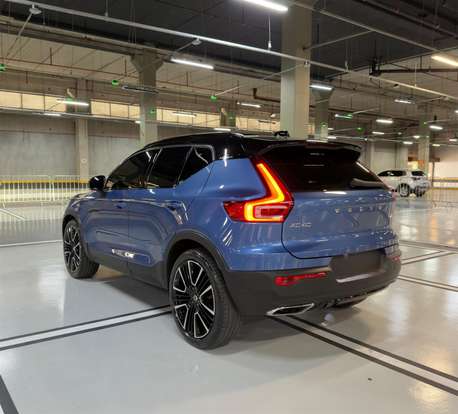 VOLVO-XC40-2019