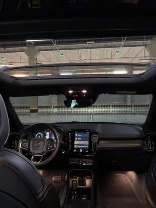 VOLVO-XC40-2019