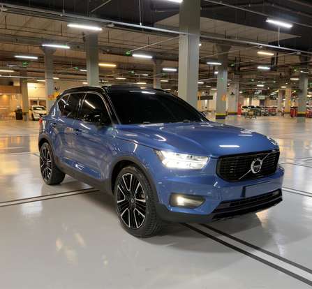 VOLVO-XC40-2019
