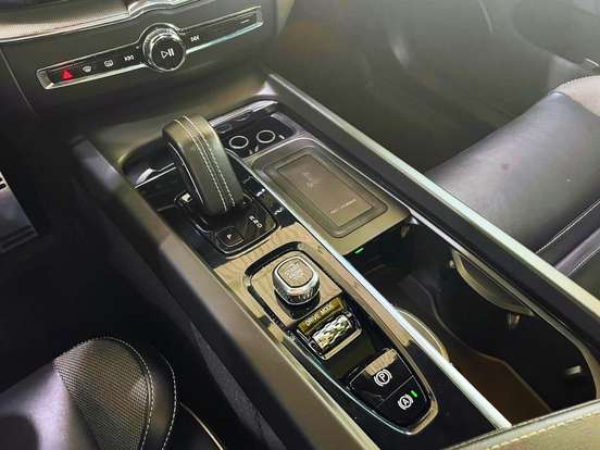 VOLVO-XC60-2019
