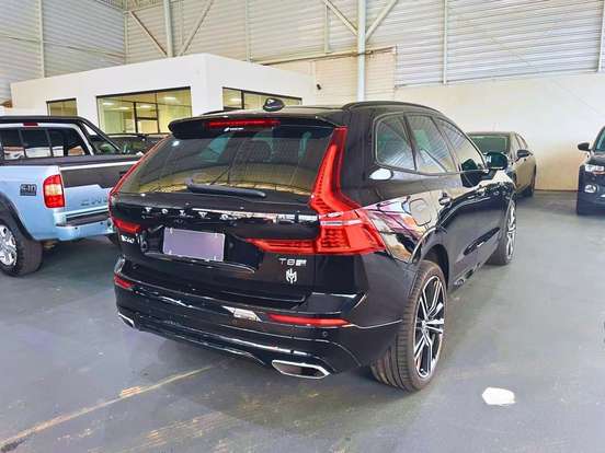 VOLVO-XC60-2019