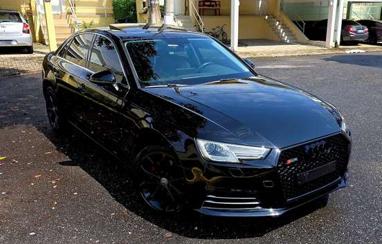 AUDI-A4-2017