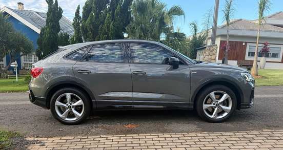 AUDI-Q3-2022