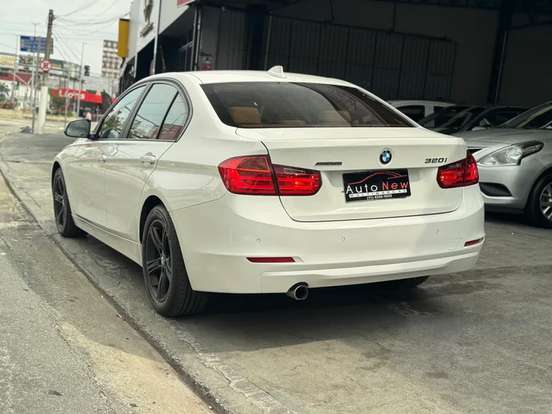 BMW-320i-2014