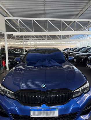 BMW-330e-2020