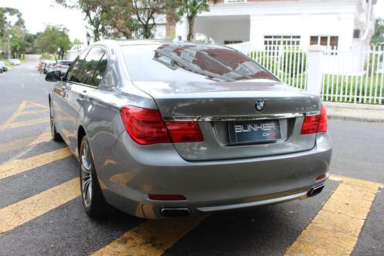 BMW-750Li-2010