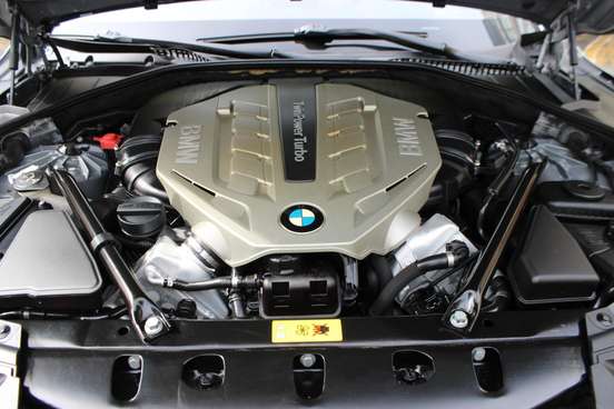 BMW-750Li-2010