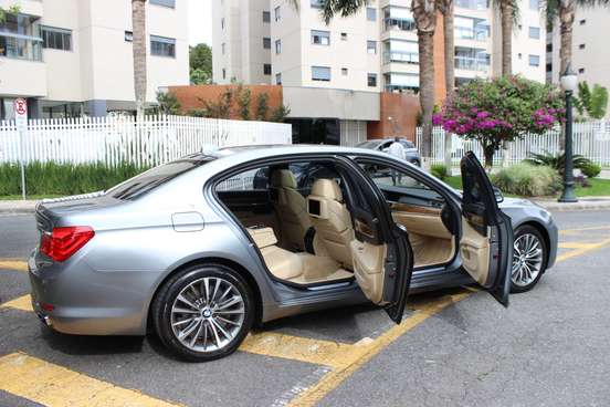 BMW-750Li-2010