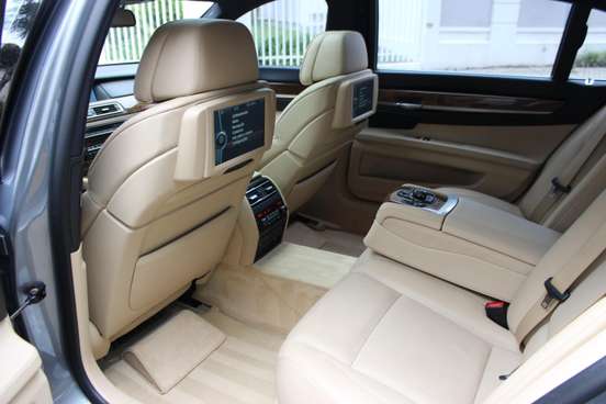 BMW-750Li-2010