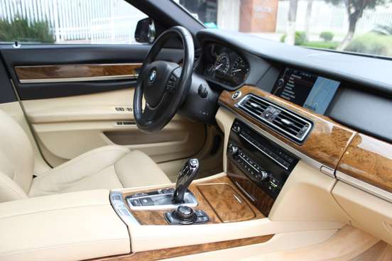 BMW-750Li-2010