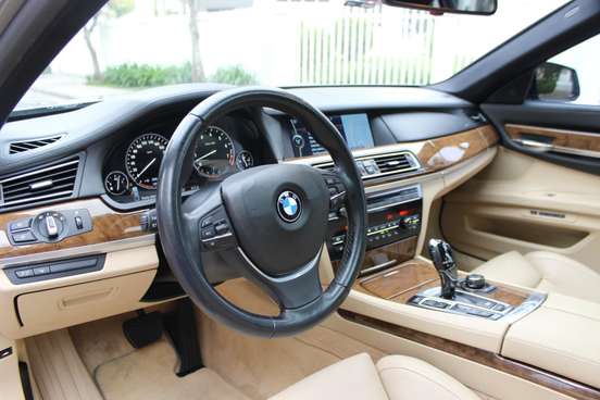 BMW-750Li-2010