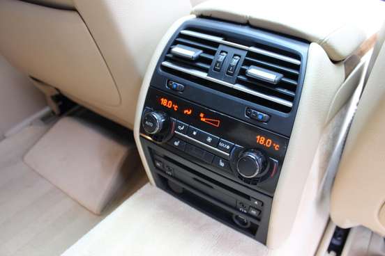 BMW-750Li-2010