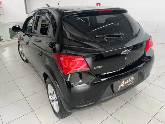 CHEVROLET-ONIX-1.4 MPFI LT 8V FLEX 4P AUTOMÁTICO CHEVROLET-ONIX-2017
