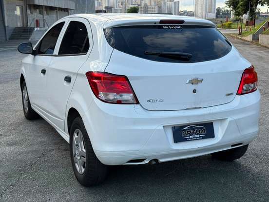 CHEVROLET-ONIX-2015
