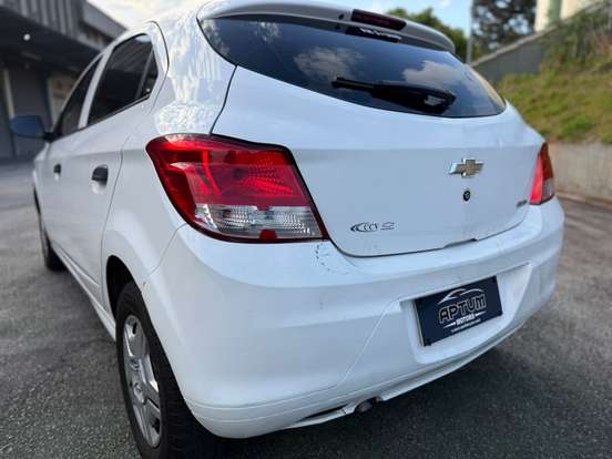 CHEVROLET-ONIX-2015