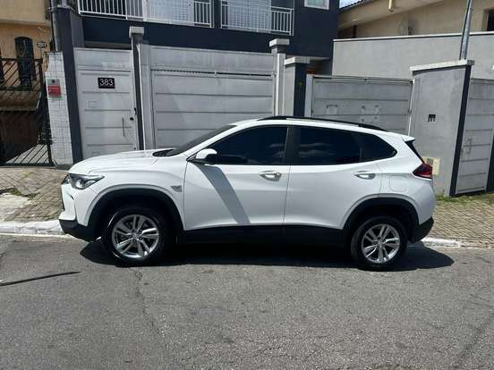 CHEVROLET-TRACKER-2023