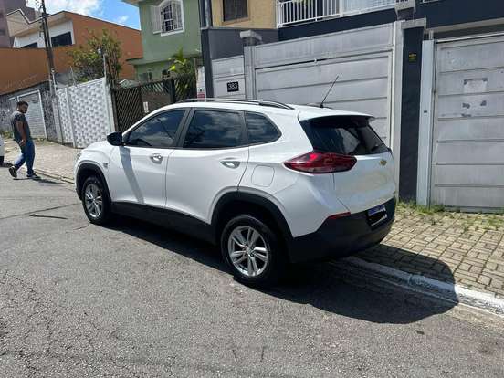 CHEVROLET-TRACKER-2023
