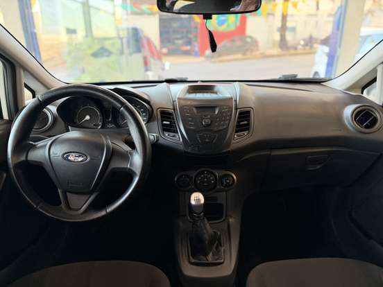 FORD-FIESTA-2014