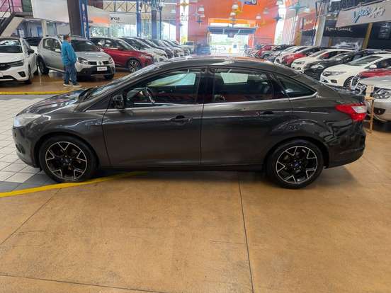 FORD-FOCUS-2014