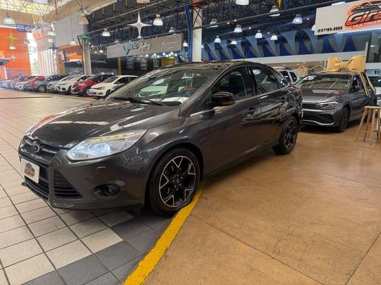 FORD-FOCUS-2014