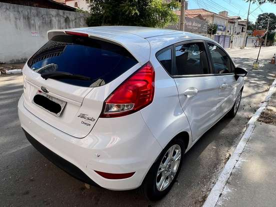 FORD-FIESTA-1.6 SE HATCH 16V FLEX 4P MANUAL FORD-FIESTA-2015