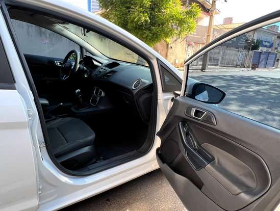 FORD-FIESTA-2015