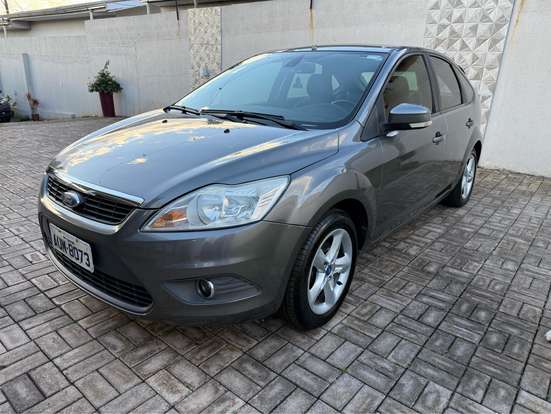 FORD-FOCUS-2012
