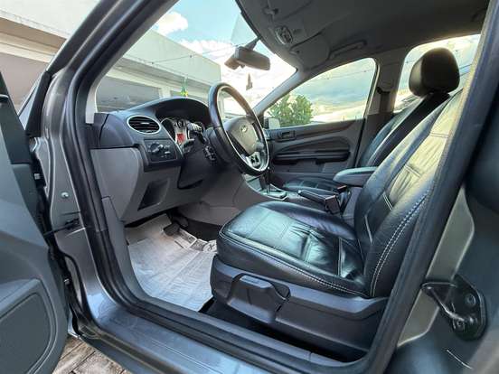 FORD-FOCUS-2012