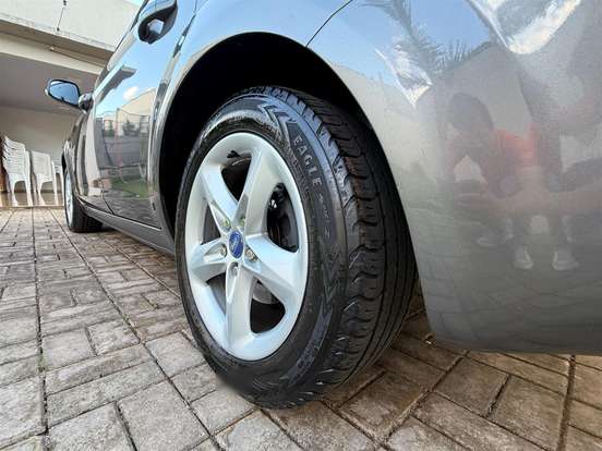 FORD-FOCUS-2012