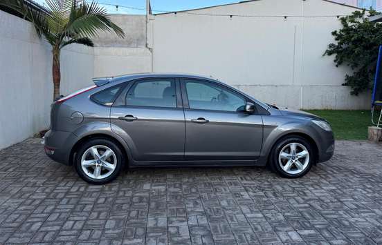 FORD-FOCUS-2012